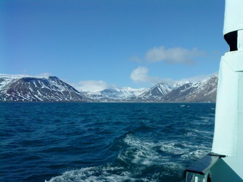 スピッツベルゲン島で観光船デッキから眺めた風景