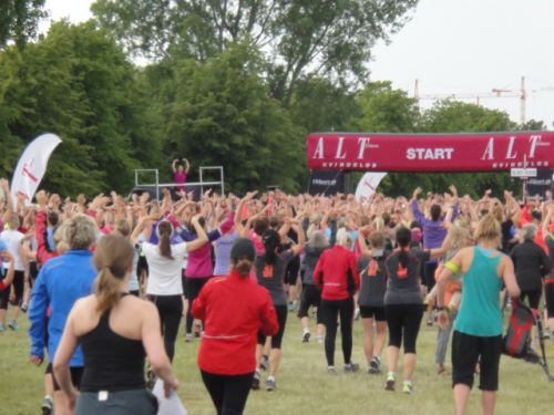 準備体操はエアロビ。