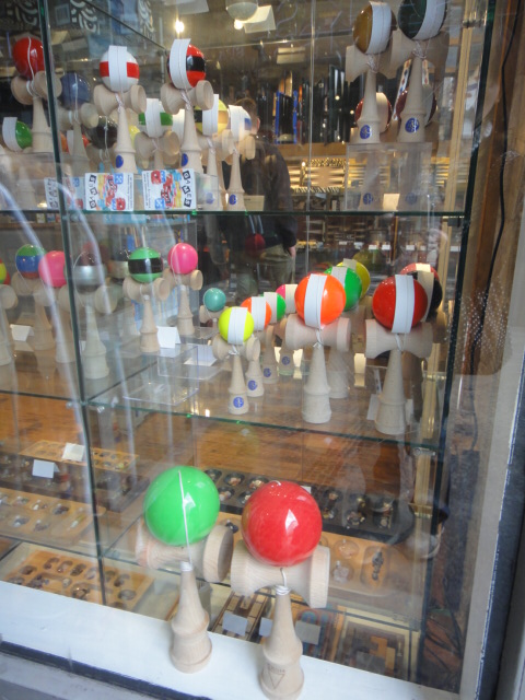 日本ではみたことがないジャンボけん玉