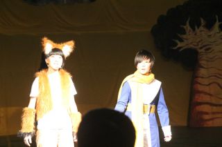 王子（右）と狐（左）の回想シーンの一つ