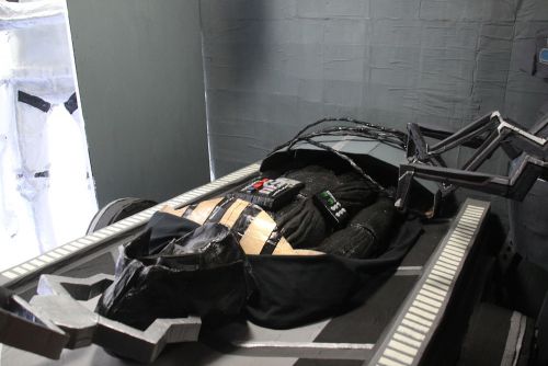 ダースベーダーが横たわっています