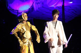 C3-PO（左）とルーク・スカイウォーカー（右）