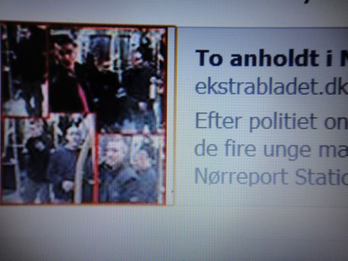 事件直後に公開された電車の中の犯人たちの画像では顔もくっきり