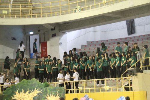 場内整理など会場でお手伝いする2年生を集め、実行委員会のメンバーが説明をしていきます