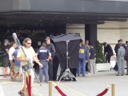 ケンピンスキーホテルで偶然行われていた映画の撮影　偽警察官がズラリなぜかFBIも