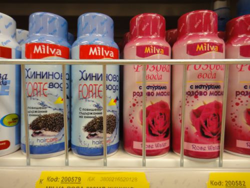 右はブルガリアの名産ローズの化粧品、左はハリネズミの化粧品！