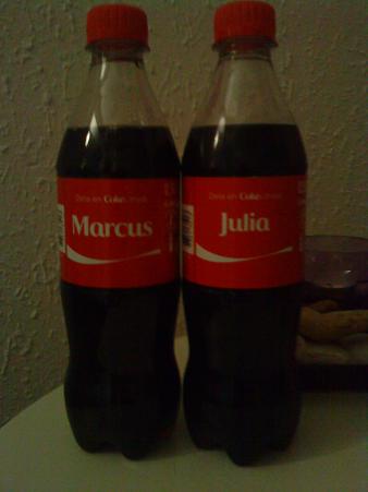 マルクス（男性の名）ユリア（女性の名）の付いたコーラ