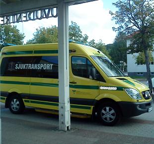スウェーデンの救急車は黄色です。