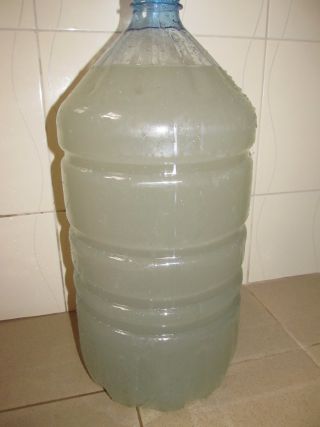 とある日の水道水。もっと汚い日も…