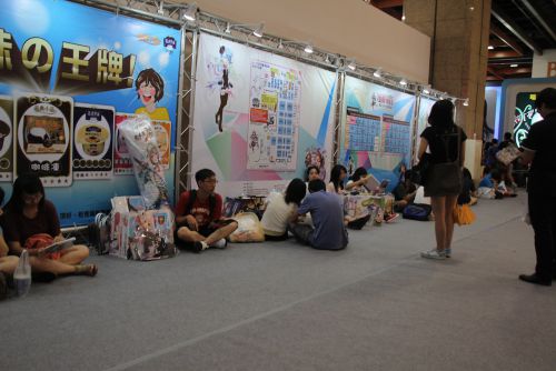 今回もいた場内の座り込み