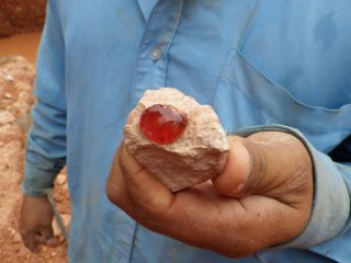 大粒の透明なオパールです！きれい！