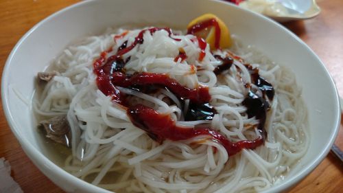 友人手作りフォー。米麺や生春巻きの皮、ソースなどは簡単に手に入ります