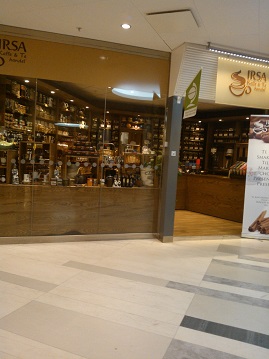 チョコレートやコーヒー、紅茶、クッキー等の専門店