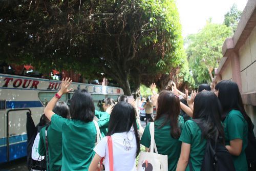 最後は涙のお見送り