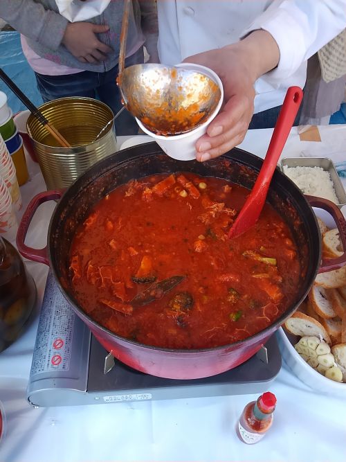 熱々に煮込まれたトリッパ。