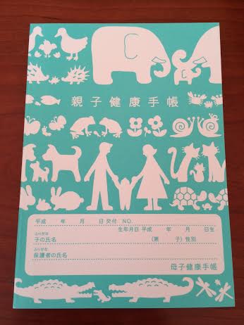 海外で出産する日本人は、在留地の日本大使館から母子手帳の発行を受けることができます（海外版）。