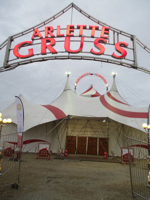 巨大なサーカステント！