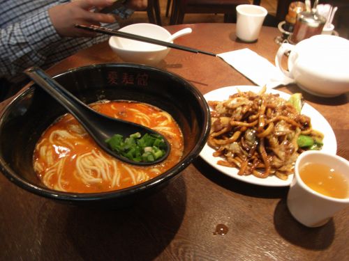 担担麺と中国風焼きそば