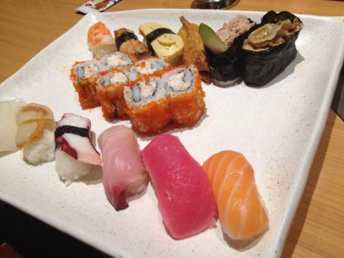 SUSHI TEIの寿司。お値段は日本の廻る寿司と同等〜少し高め