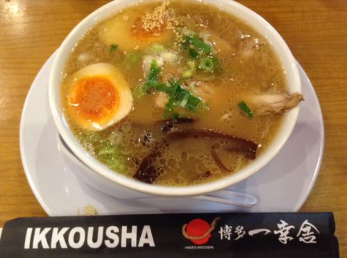 こちらは定番のラーメン（チキンラーメンスペシャル）。55000ルピア（約470円）