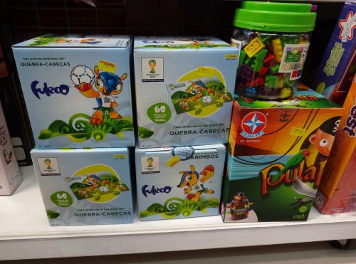 サッカーW杯ブラジル大会のキャラクターのアルマジロのイラストが描かれた子供用のパズル