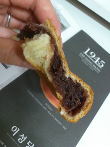 一番人気のあんパンをお土産でもらいました