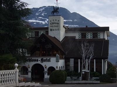 外観はそれほどお城っぽい雰囲気ではないのですが……