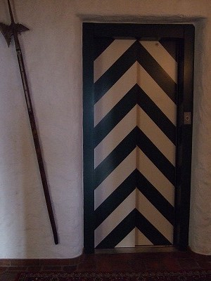 エレベーターがどことなく異質な存在に