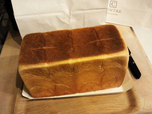 こちらがプルマン。２斤で販売していて840円です