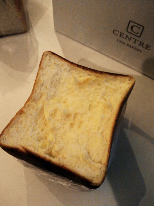 プルマンを切ってみるとこんな感じ。ずっしり重たいです