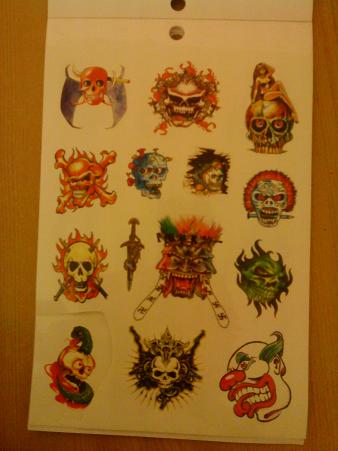 いろいろな種類のシールが１冊に入っています