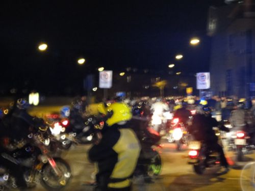 暗くて焦点が定まらず、ぼやけてしまいましたが、実際はすごい迫力です。