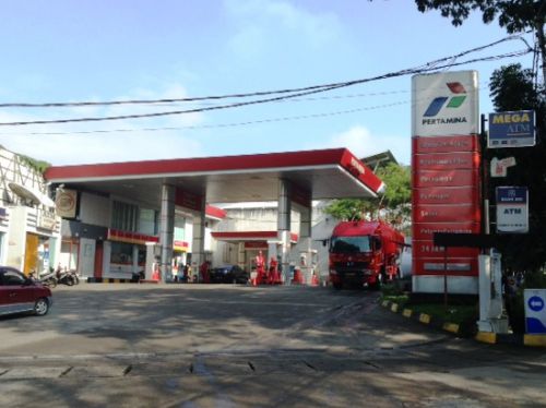 インドネシアの国有石油会社「プルタミナ」のガソリンスタンド