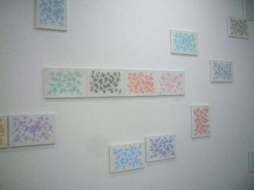 小さな作品が集合しています。