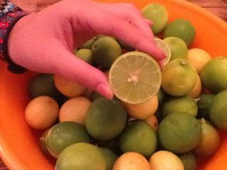 皮が緑のリモン