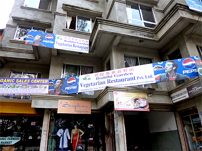 昔からお店はありましたが、現在は控えめにビルの２階で営業中