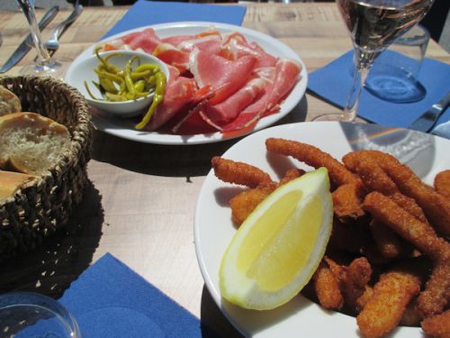 豊富な魚介類に舌鼓