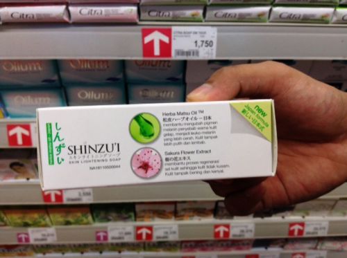 松オイルと桜エキスを使っているそうです。お値段約30円