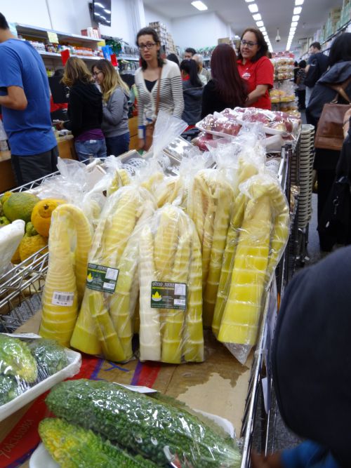 ブラジルで販売される灰汁を抜いたタケノコ