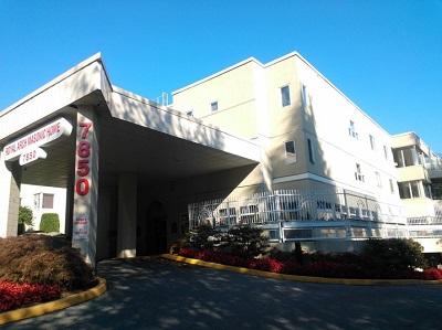 3階建て。151室の大きな施設です