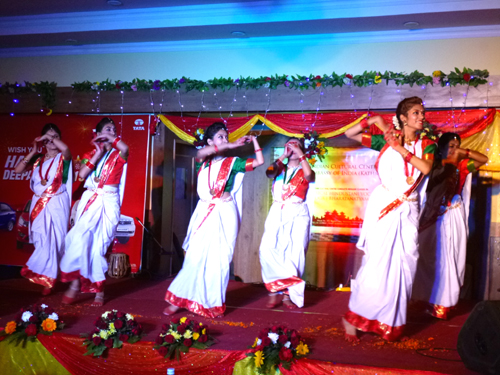 イベントのステージではダンスで盛り上がり