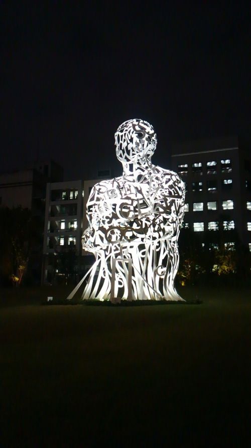 体育座りをしています。