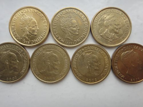 コインの年代によって女王の顔がどんどん老けていく様子がわかります。