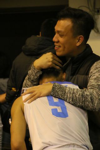 廖浚輝(リャオ・ジュンフイ)前コーチの胸で男泣き