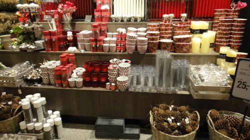 松ぼっくりも売っています。