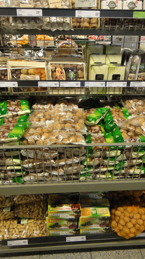 ナッツ類・乾燥フルーツはクリスマスの時期には欠かせません。