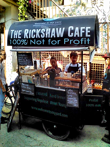 屋根つきでおしゃれな車体