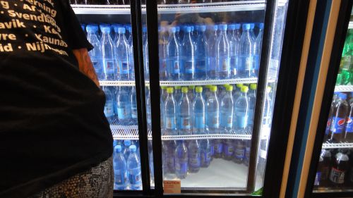 ２本で１０クローネ（約180円）のミネラルウォーター