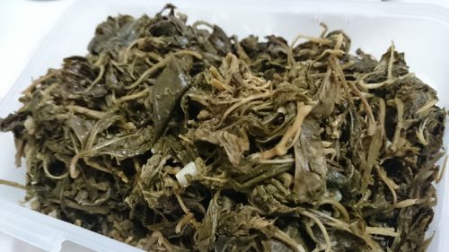 水を軽く絞って炒め、ニンニク、塩または韓国醤油のグッカンジャン、えごま油で味付けた「桑の葉ナムル」