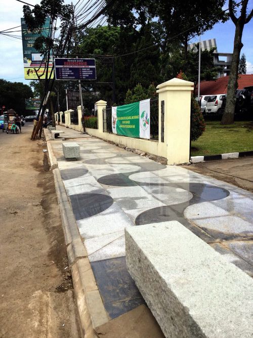 一部終了している(？)ところも、何だか汚い…